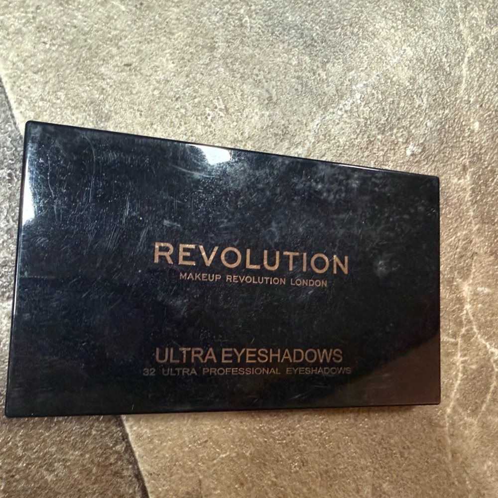 Makeup Revolution Mermaids Forever Eyeshadow Palette